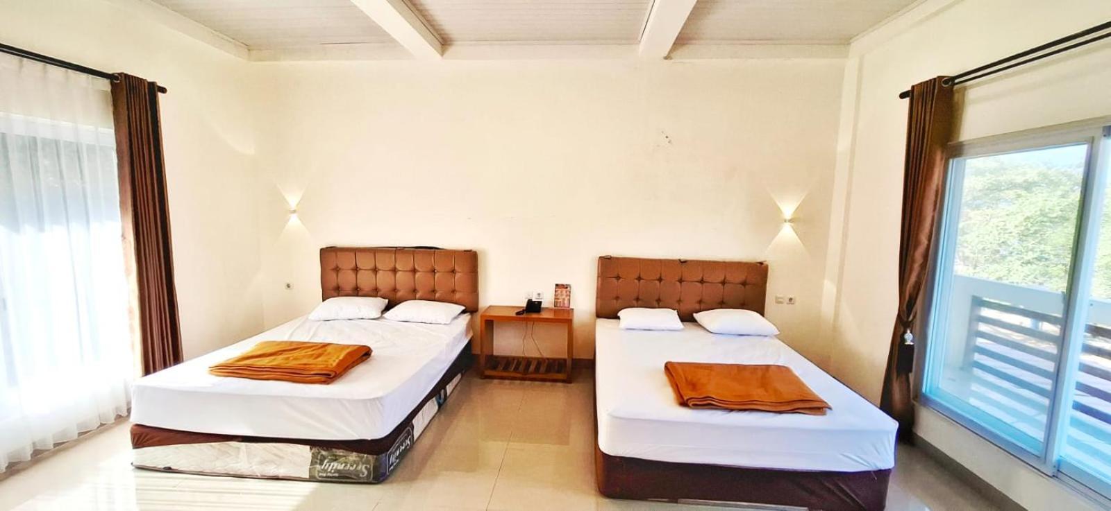 Hotel Cipunaga Ciemas エクステリア 写真